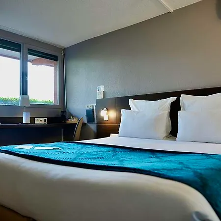Sure By Western Biarritz Aeroport Hotel 3*