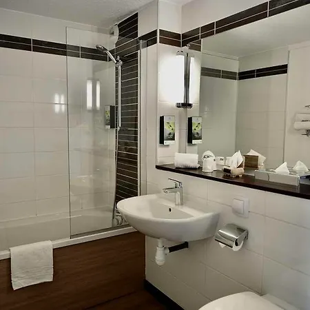 Hotel Sure By Western Biarritz Aeroport 3*